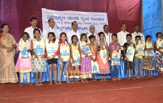 Vishwa Brahamana Yuvaka Vrinda Distributes Free Books